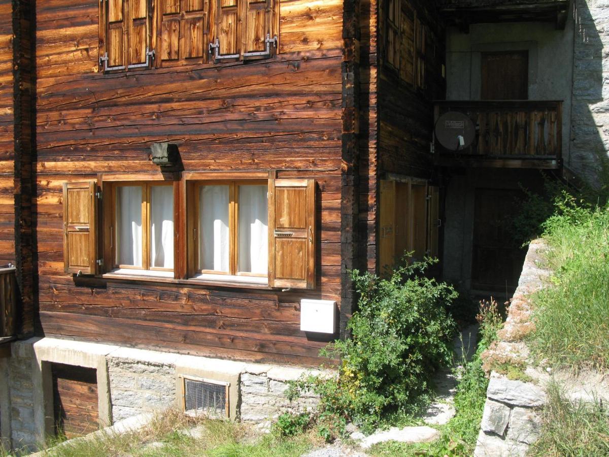 Alpia 26 - Zwei Zimmerwohnung In Traditionellem Walliser Haus Gasenried Eksteriør bilde